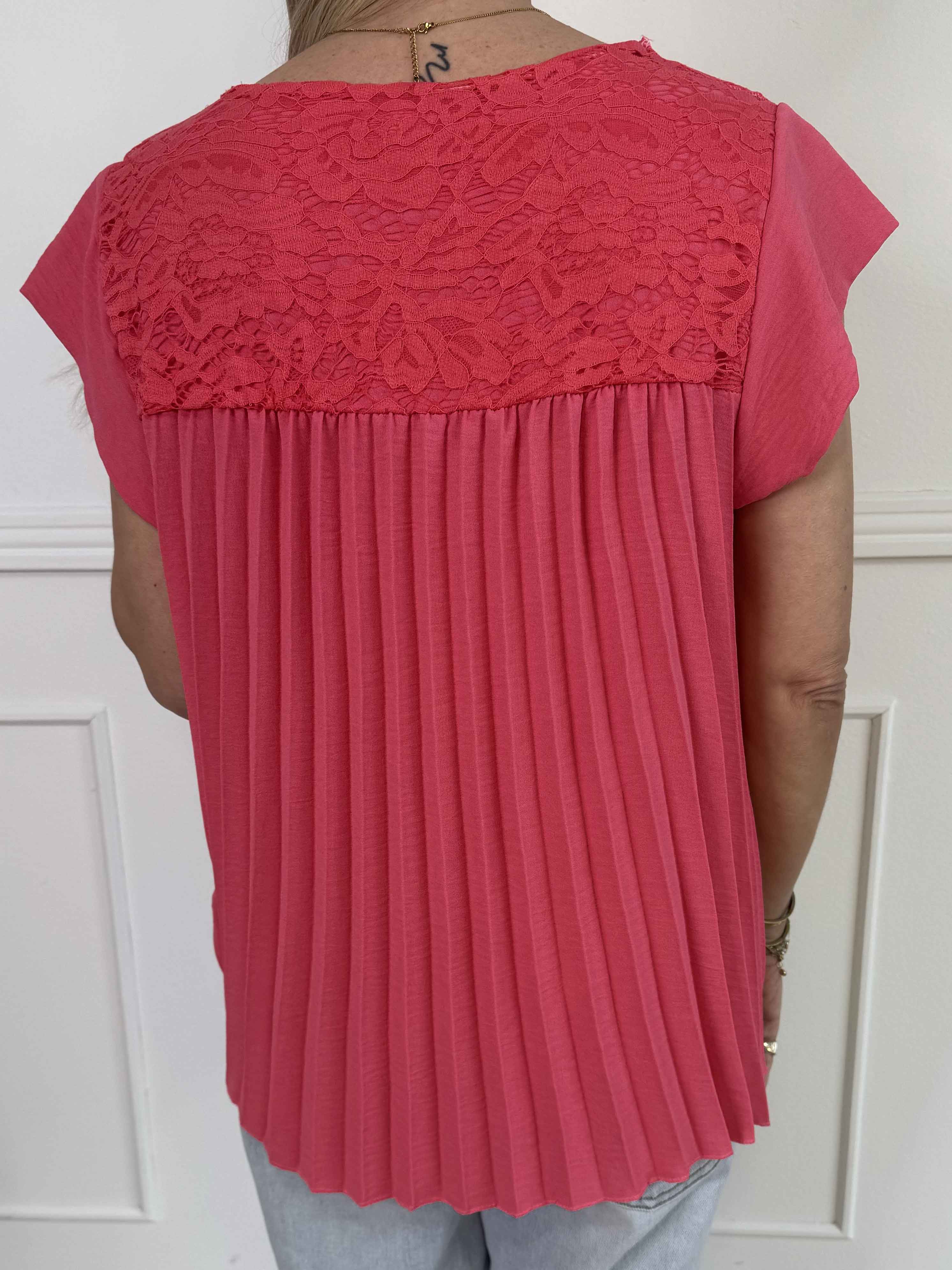 Nancy Lace Shirt - Sød tunika med plisseringer og blonde